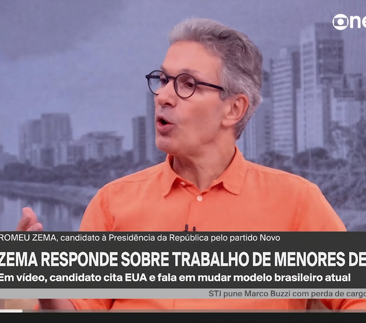 JFreiress_'s tweet photo. Zema: "Sadi eu abri lojas em 470 cidades diferentes"

Andréia Sadi: "Os seus filhos trabalharam em alguma dessas lojas?"

Zema: "Nao!"

Trabalhar com 14 anos só é para o filho dos outros, né Zema? https://t.co/mUXl8Ys08t