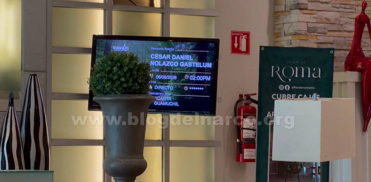 blogdelnarcomex's tweet photo. Circulan fotos del velorio del Influencer ejecutado en Culiacán César Gastélum, Alejandro Fierro “Elsa Buchona”, le envió una corona de rosas, LEE MÁS AQUÍ 👇👉 https://t.co/9H1Mn7rHC0 https://t.co/i1GXRHwJoq