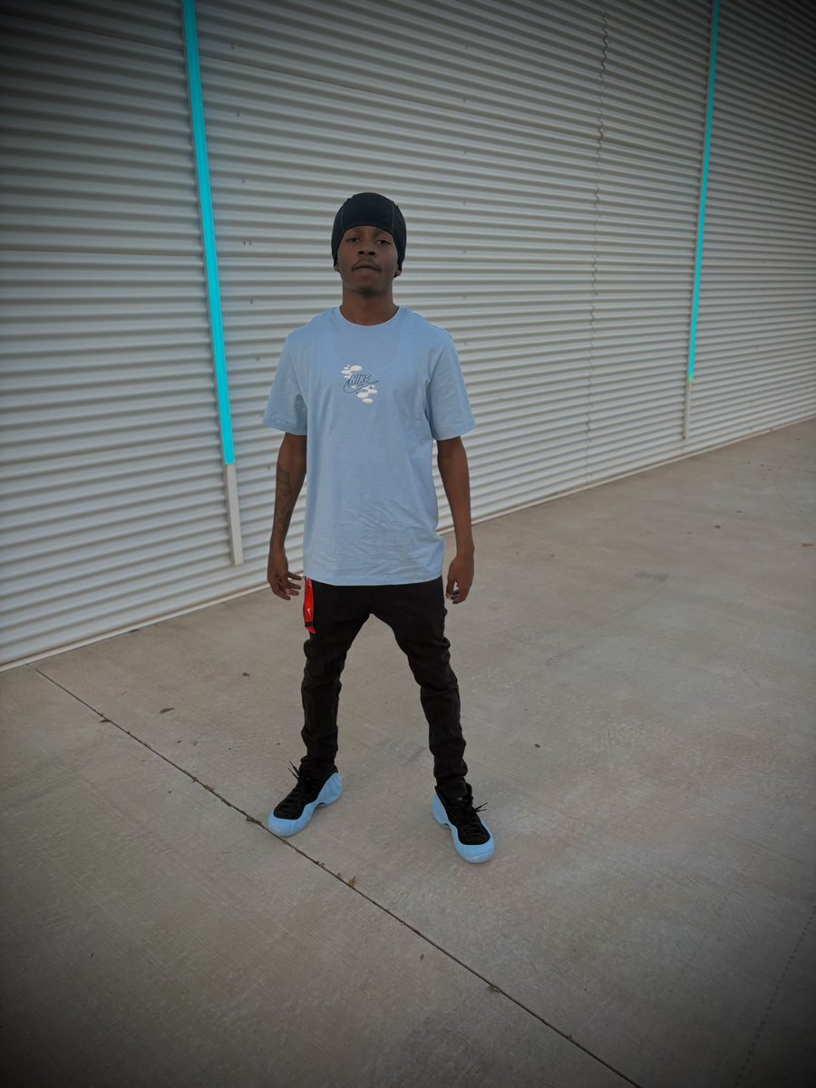 skullybzn's tweet photo. Outside:                   Inside:
#htx #okc #dtx https://t.co/m6QxA1u6xX
