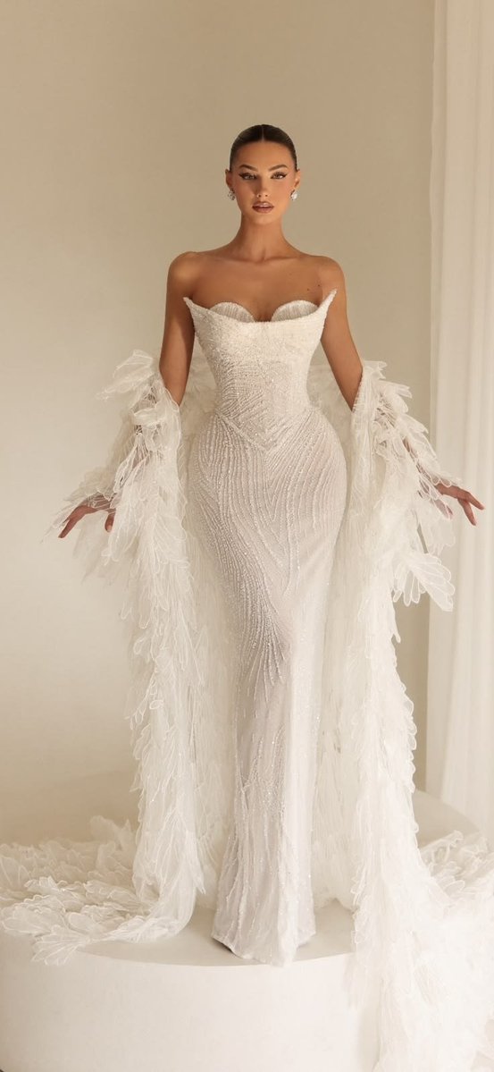 tems_sugar's tweet photo. 🕊️ There is something completely magical about designs that treat fabric like a canvas and the human body like a sculpture. https://t.co/EJHw6NHzvJ