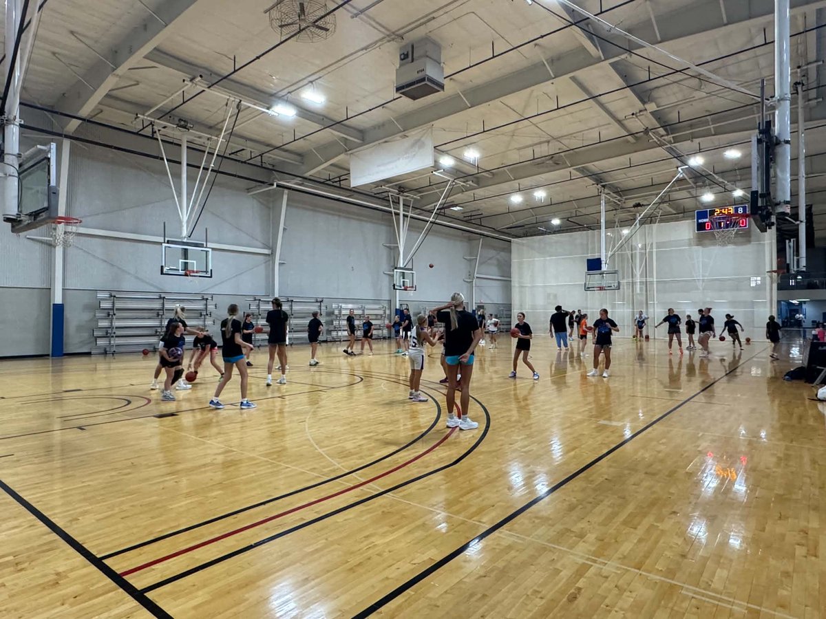 MidMichWbb's tweet photo. Lady Lakers youth camp was a blast! Thanks to all the campers for their great attitudes, willingness to learn &amp; all the positive energy!
#golakers https://t.co/sYeRJe7BdK