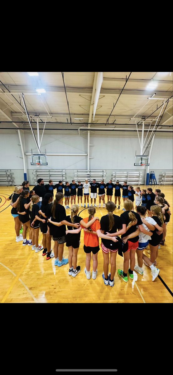 MidMichWbb's tweet photo. Lady Lakers youth camp was a blast! Thanks to all the campers for their great attitudes, willingness to learn &amp; all the positive energy!
#golakers https://t.co/sYeRJe7BdK