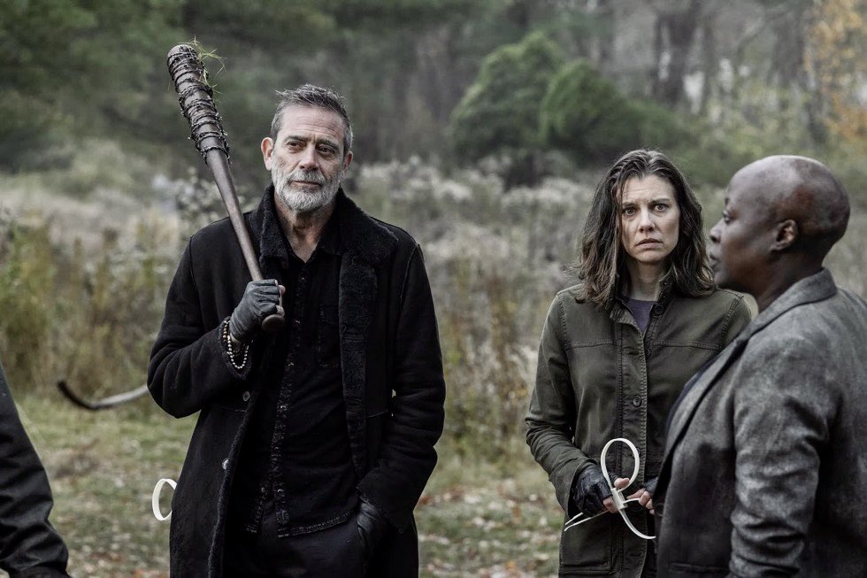 twdrae473's tweet photo. “Emigrants” promo photos of Negan and Maggie! 
#DeadCity https://t.co/5XijuqRQuU