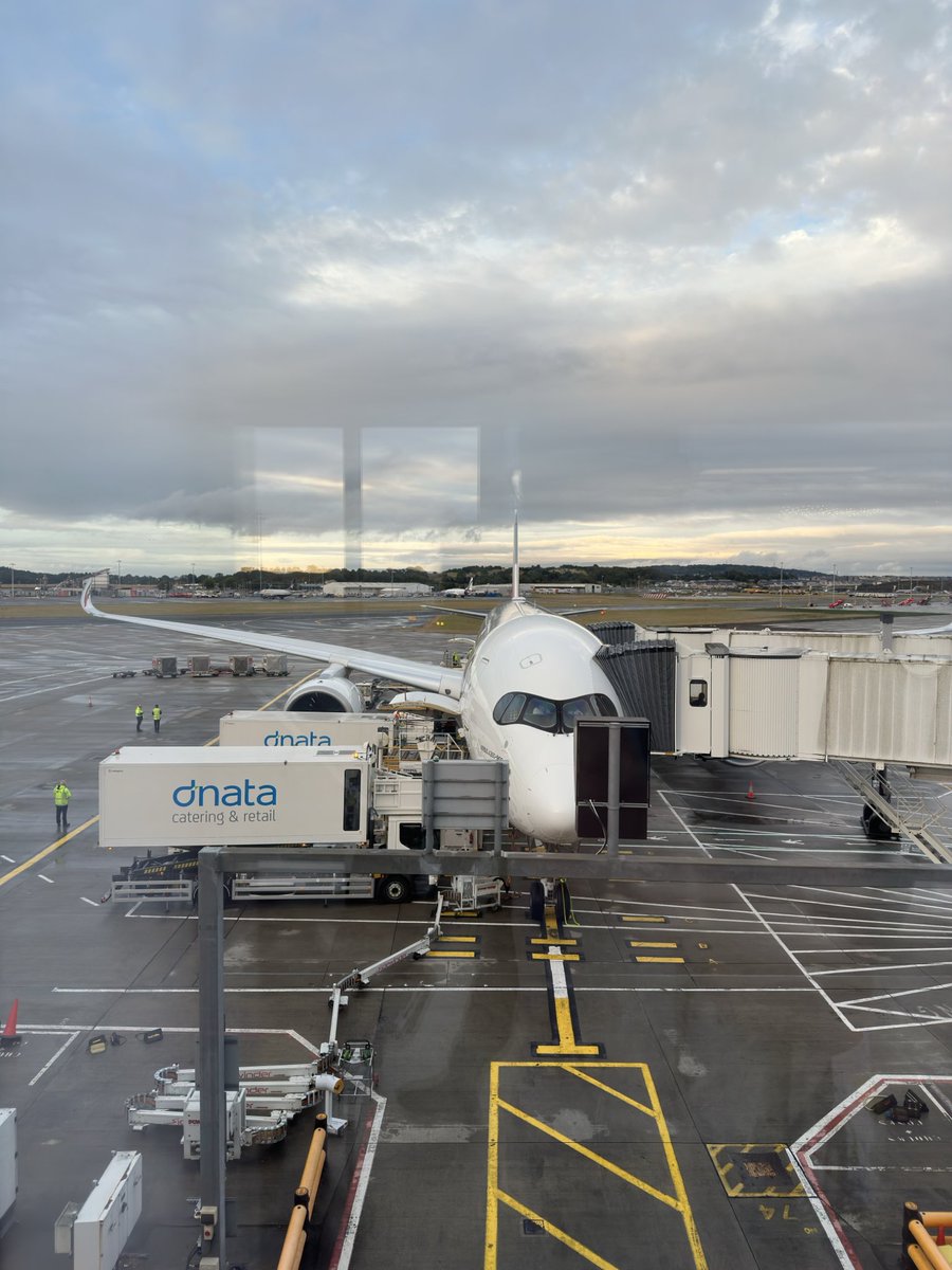TalalDubai's tweet photo. وصلنا إدنبره على متن طائرة الإمارات A350، وكانت تجربة تستحق الإشادة بكل معنى الكلمة. ✈️

راحة استثنائية، هدوء داخل المقصورة، مقاعد مريحة، ونظام ترفيه ممتاز، مع خدمة راقية من طاقم الضيافة كعادتهم. تجربة تعكس فعلاً مستوى طيران الإمارات.

شكراً @emirates على الرحلة المميزة. https://t.co/DqaUhKLc2x