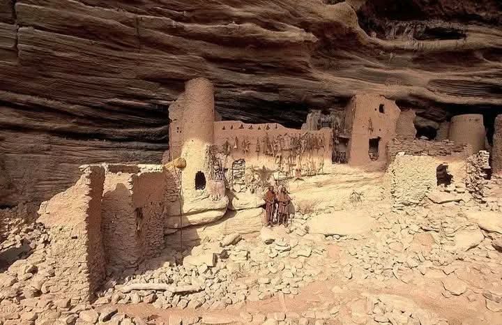 hazel26057989's tweet photo. 🏜️ Il y a des endroits qu'on visite… et d'autres qui restent dans le cœur. Le Dogon fait partie de ceux-là. ❤️✨
#Dogon #Mali #Bandiagara #VisitMali #Team223 https://t.co/EvEMisMziW