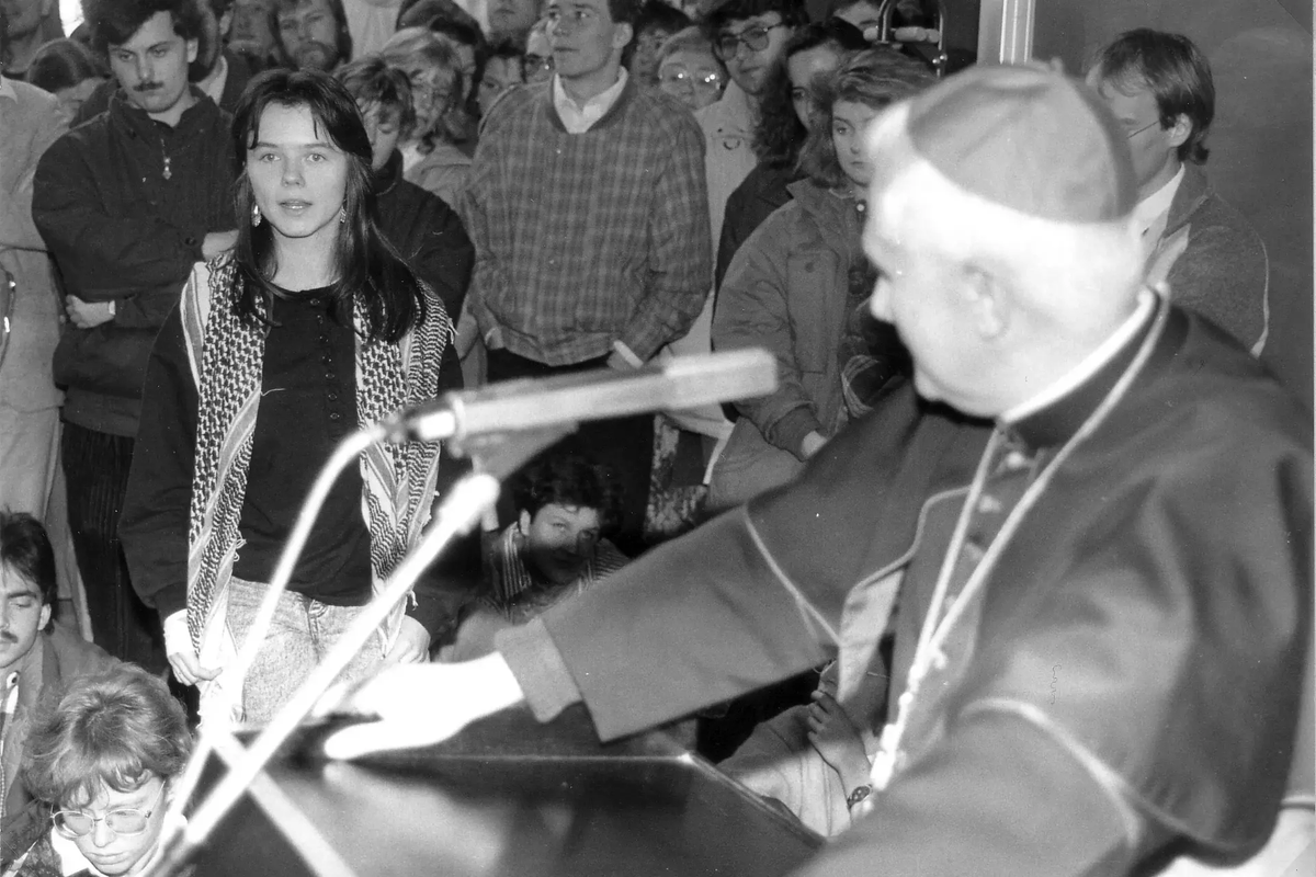monsgg's tweet photo. 1)Parting goodbye to take leave of native place Pentling near Regensburg diocesan bishop Rudolf Graber. 2) award of the honorary doctorate to JCR in 1987. 3) JCR also answered questions from students during the conferral of his honorary doctorate. 4) Ratz y Lang, caminos cruzados https://t.co/beEcNaWytw