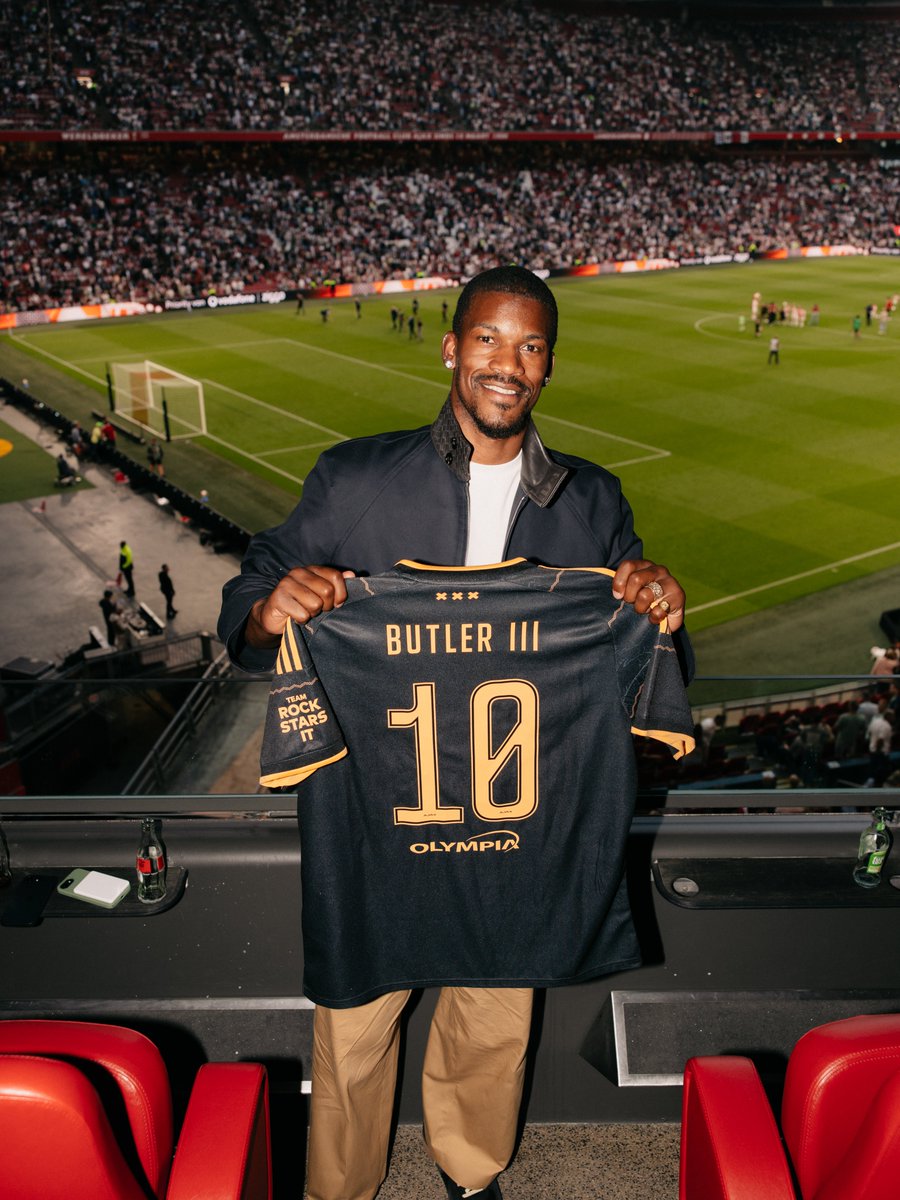 AFCAjax's tweet photo. Good to have you in Amsterdam, @JimmyButler 🏀 https://t.co/n0jG7kKyp1