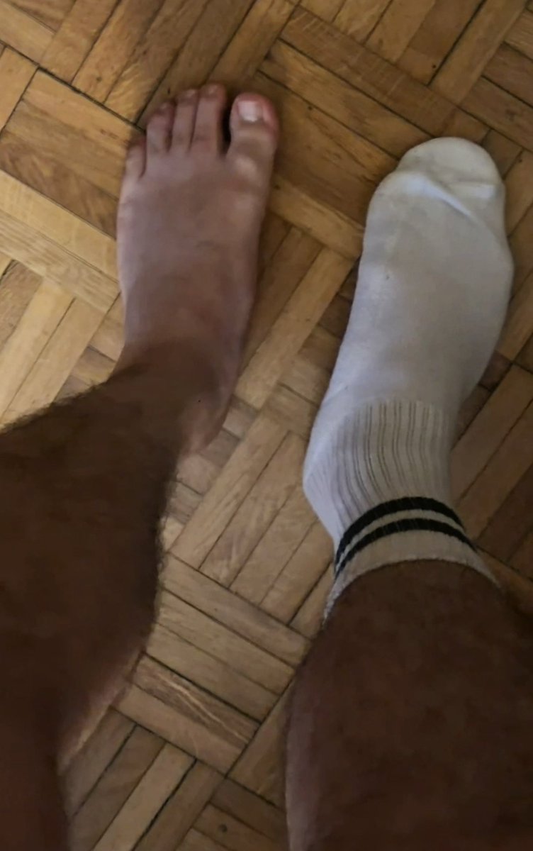 toetally_him's tweet photo. @FeetFinder Yes!! https://t.co/qOJQg77P2h