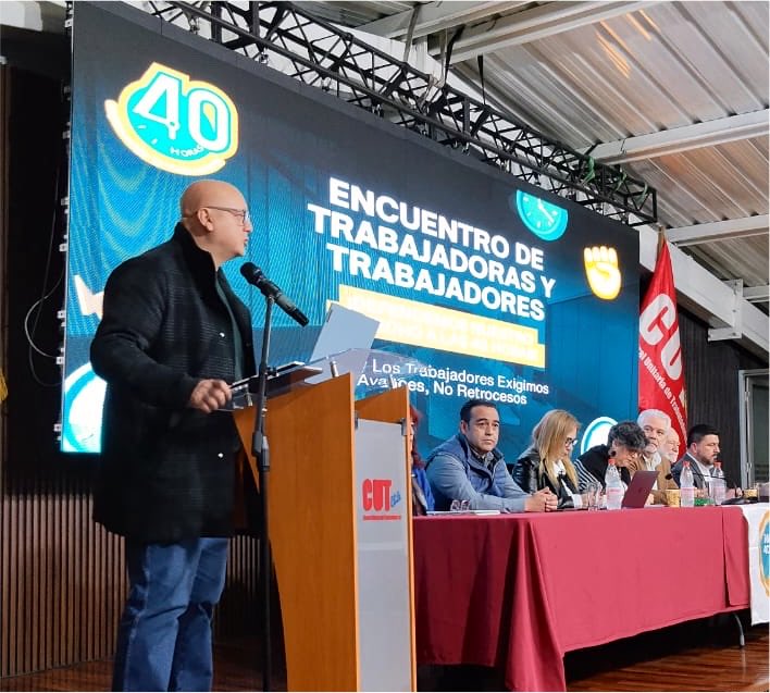 fenassap's tweet photo. ‼️Hoy participamos del hito Encuentro Sindical “Defendemos nuestro derecho a las 40 Horas⏱️” en @Cutchile 
👇
🚨Un espacio de rearticulación de lxs trabajadorxs para defender  la normativa frente a las amenazas y retrocesos en reformas impulsadas por el actual Gobierno. https://t.co/Rj7Ypl5eVw
