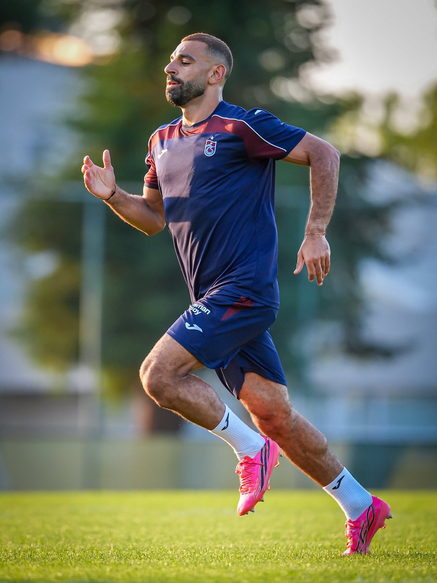 TrabzonsporEN's tweet photo. Our new signing, Mohamed Salah, trained with the team for the first time 👑 https://t.co/xNCBoMdLte