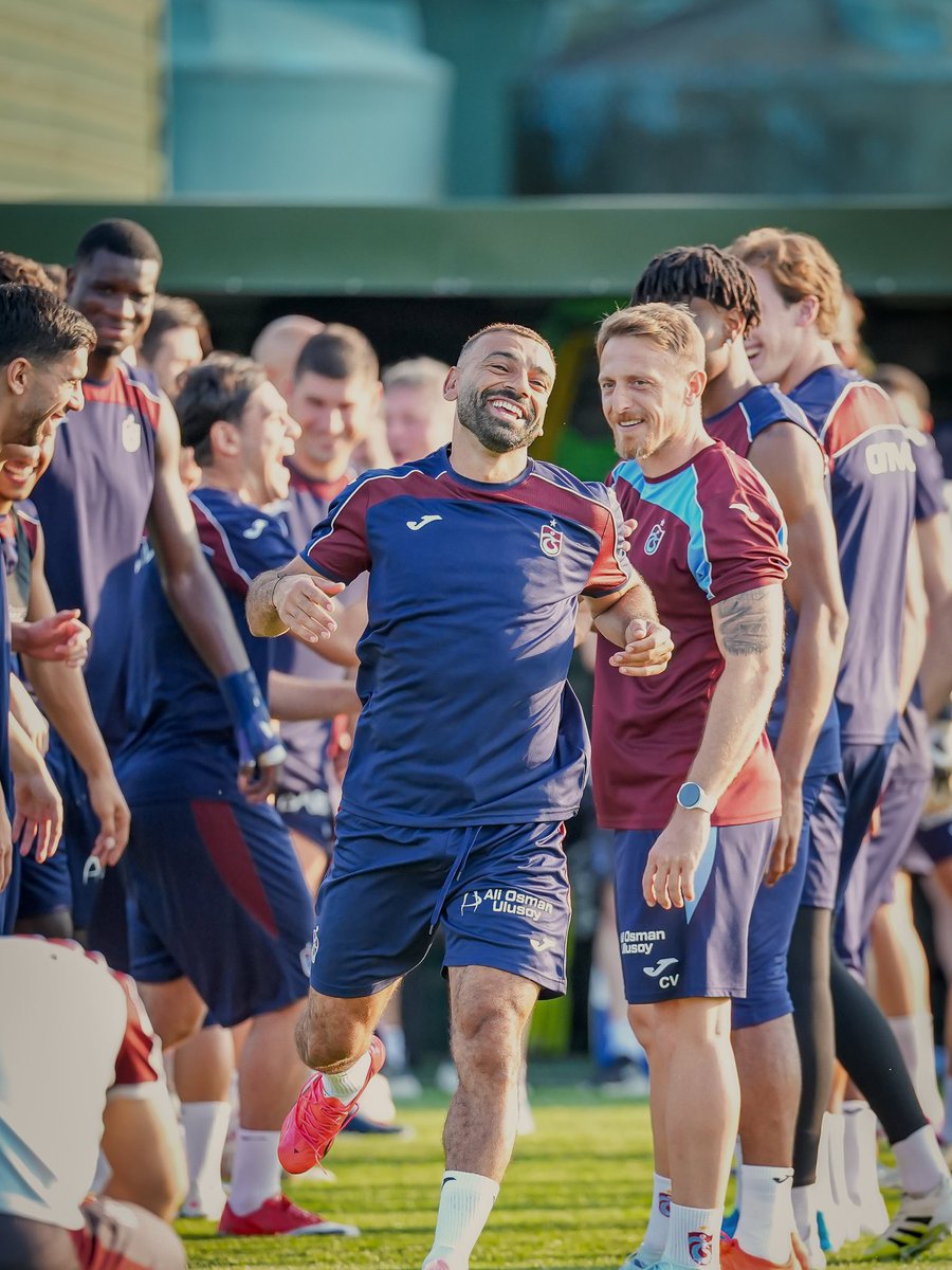 TrabzonsporEN's tweet photo. Our new signing, Mohamed Salah, trained with the team for the first time 👑 https://t.co/xNCBoMdLte