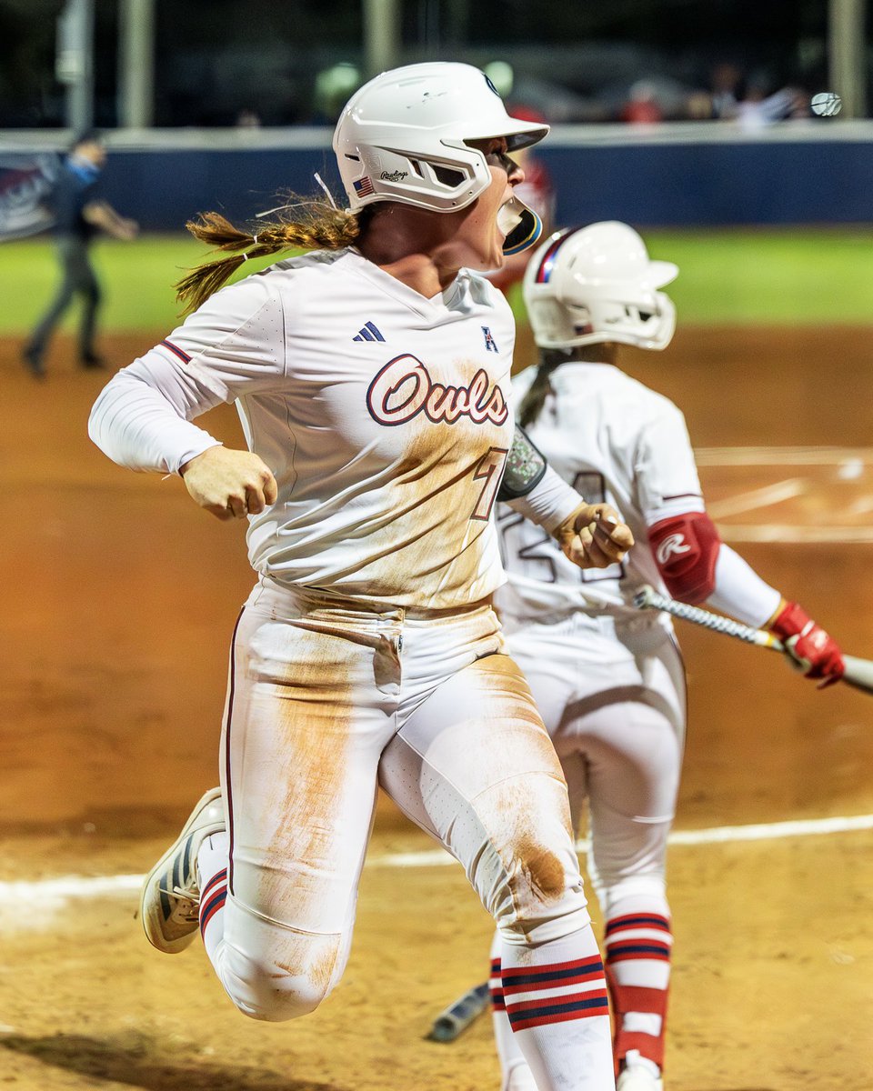 FAUSoftball's tweet photo. Missing these moments 🫶🥎

#WIP🏝️ https://t.co/1OMFbBzcJg
