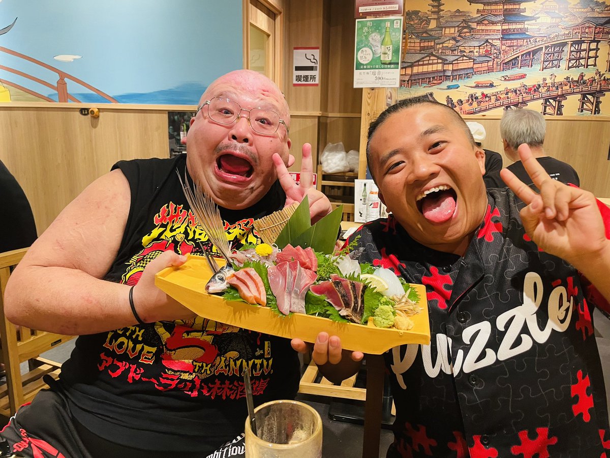 michinoku279's tweet photo. だから小林さん!
つなぐですって!!
今日は夜ご飯ご一緒させて頂き
ありがとうございました!
誘って頂き大変嬉しかったです!
ホッケの骨食い始めた時はビビりました
最終戦の明日もよろしくお願いします!
#アブドーラ小林 #willy
#bjw #みちのくプロレス
#michipro #維の夏休み https://t.co/HhAgKcmQdu