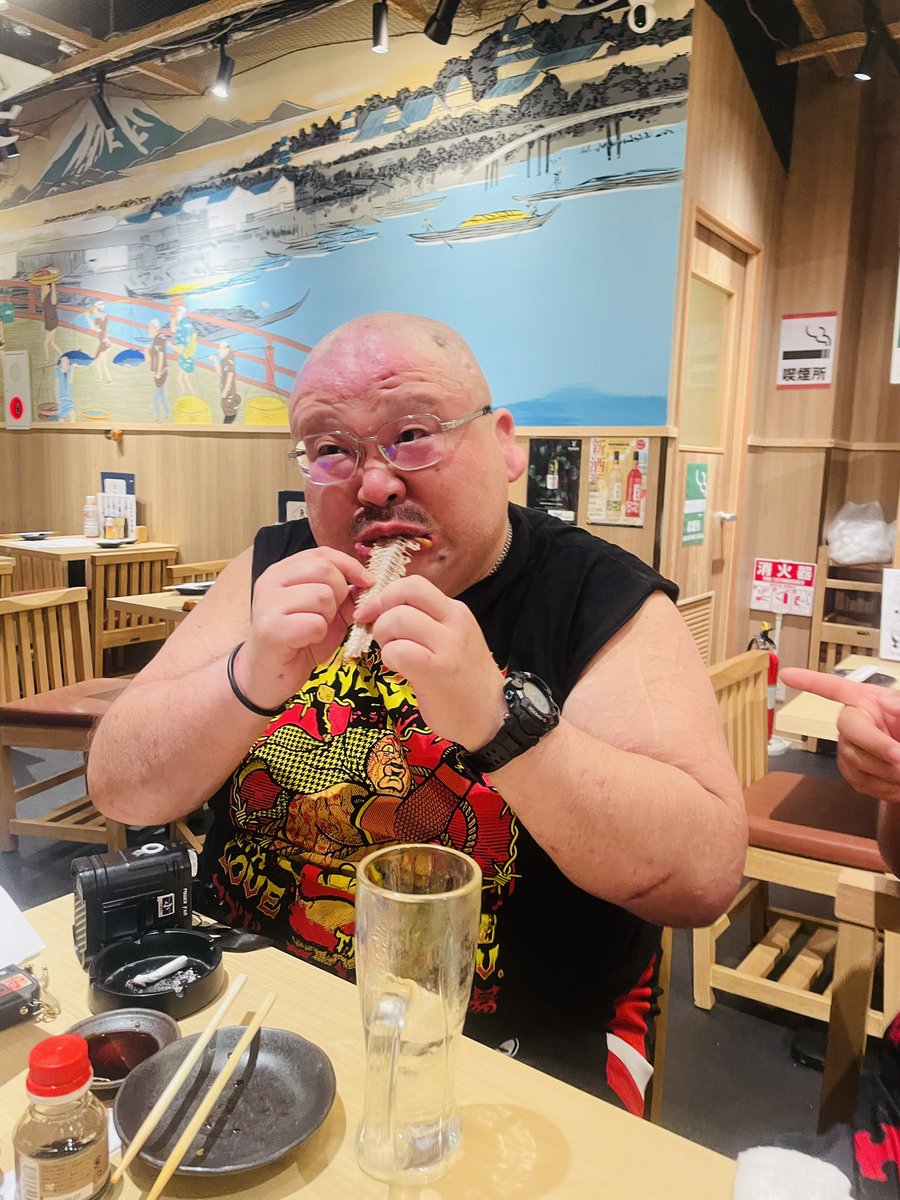michinoku279's tweet photo. だから小林さん!
つなぐですって!!
今日は夜ご飯ご一緒させて頂き
ありがとうございました!
誘って頂き大変嬉しかったです!
ホッケの骨食い始めた時はビビりました
最終戦の明日もよろしくお願いします!
#アブドーラ小林 #willy
#bjw #みちのくプロレス
#michipro #維の夏休み https://t.co/HhAgKcmQdu