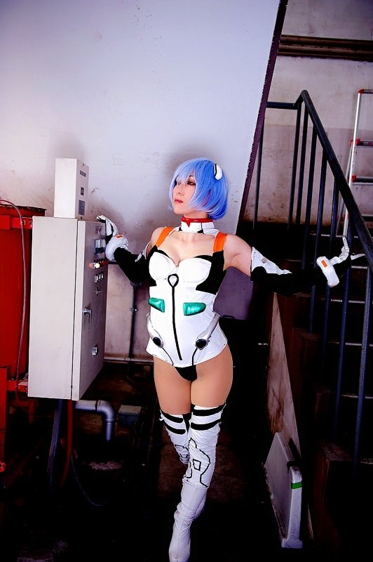 kousuke1046871's tweet photo. ついでに昔のコスプレ写真連投させてもらおう

エヴァンゲリオン新劇場版 
 綾波レイ  山下しゅんやさん画 https://t.co/ZewtjyXe8b
