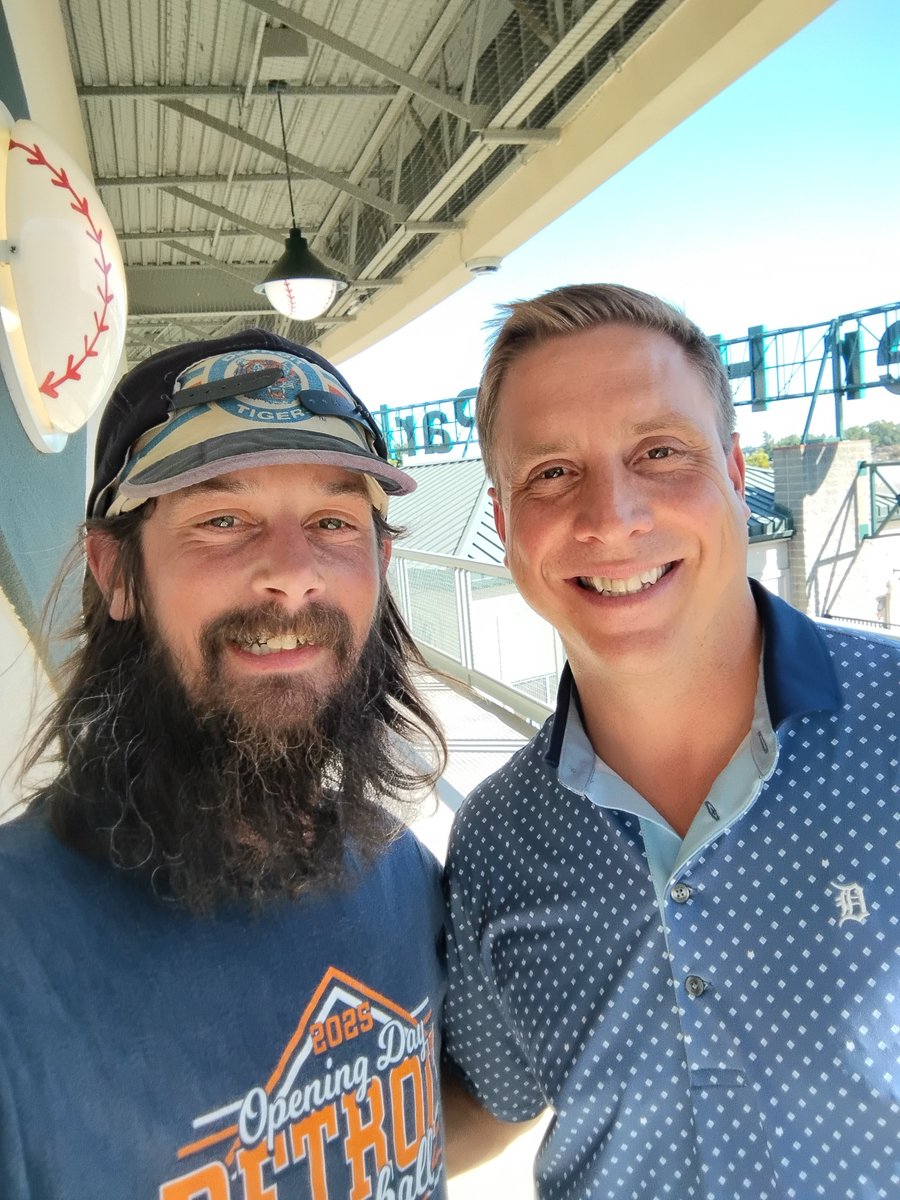 whotrynaball's tweet photo. @andydirks12 @daniellabruce_ 1 for 3 haha Came thru clutch Sunday thank you ! Go tigers https://t.co/veDgGgcJjD