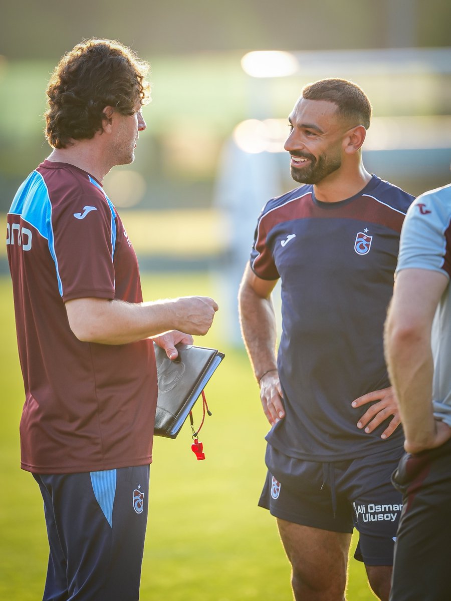 Trabzonspor's tweet photo. Yeni transferimiz Mohamed Salah, takımımızla ilk antrenmanına çıktı 👑 https://t.co/0TilNooL3V