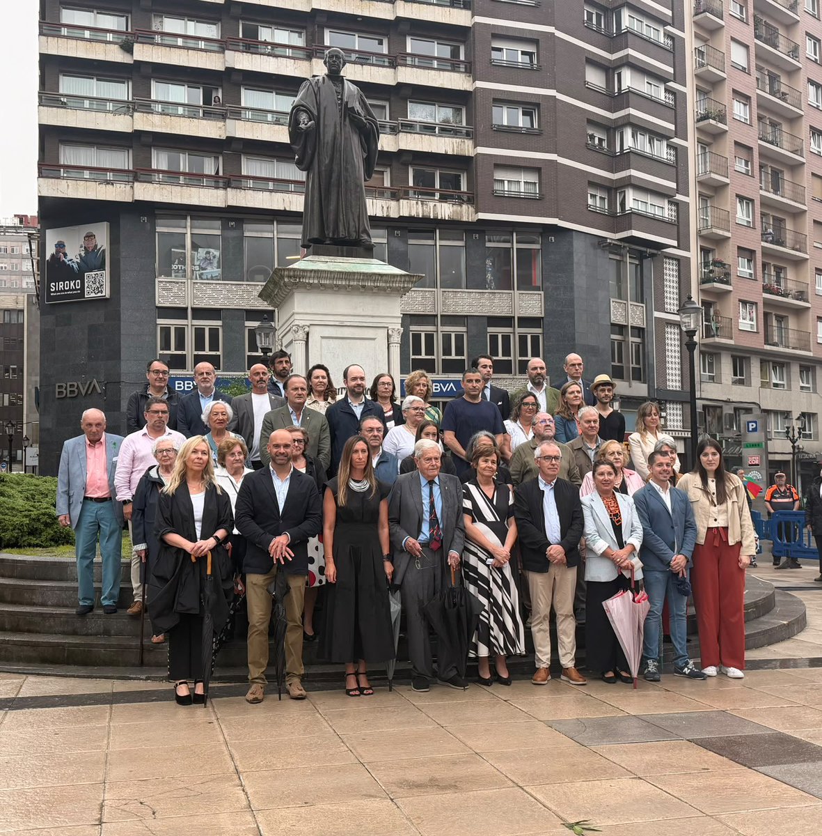 psoegijon's tweet photo. 🌹 Hoy rendimos homenaje a Gaspar Melchor de Jovellanos con la tradicional ofrenda floral, recordando su legado de ilustración, progreso y compromiso con el bien común. Su pensamiento sigue inspirando el presente y el futuro de #Gijón/#Xixón. https://t.co/VCSc3zBr0j