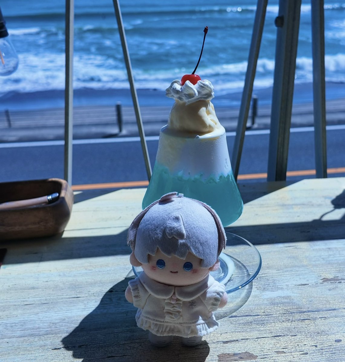 IvvvanW's tweet photo. 带着回回来旅游了 看到这个兔子很难不购入 https://t.co/X2TRyuxaxK