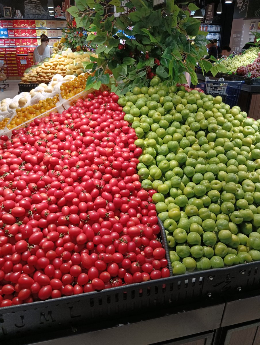 AthenaGrotcgb2's tweet photo. Fresh organic romaine, cherry tomatoes u0026 quinoa just restocked! Perfect for your weeknight salad prep—grab yours before they’re gone! https://t.co/uasvXYdH6y