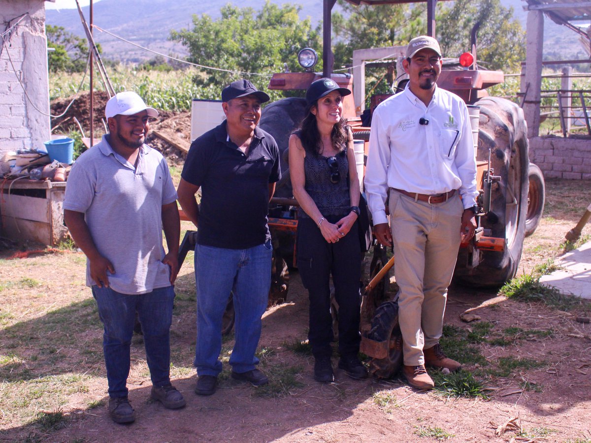 foodtank's tweet photo. Food Tank is in Oaxaca, Mexico, today!

We’re visiting CIMMYT and learning how they are working alongside producers to safeguard biodiversity and build resilience in the face of drought.

The future of food depends on farmers like these, whose deep knowledge of the land is helping shape solutions to the climate and food security challenges ahead.