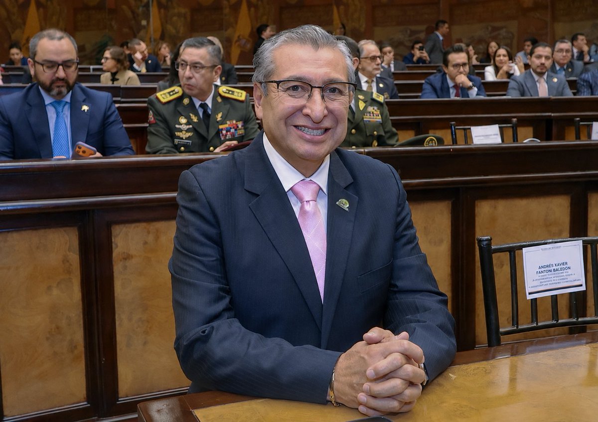 cnegobec's tweet photo. #CNEInforma 🟡🔵🔴

El presidente del CNE, José Cabrera Zurita, @jr_cabreraz, asiste a la Sesión Solemne del Pleno de la @AsambleaEcuador por los 2️⃣1️⃣7️⃣ años del Primer Grito de Independencia ocurrido el #10deAgosto de 1809. 🇪🇨 https://t.co/nzfml6SSVm