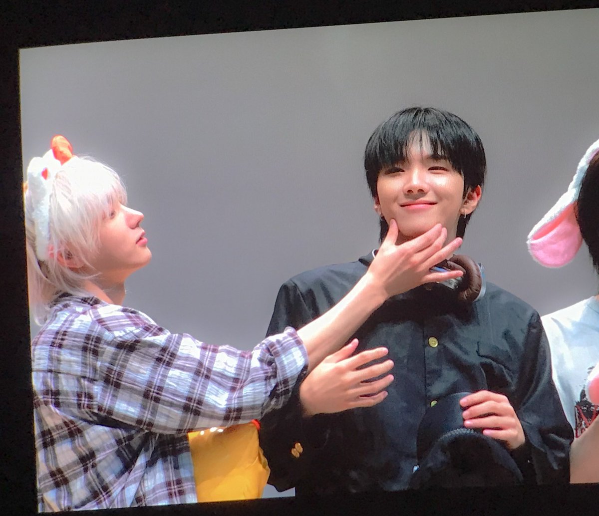 904spoooon's tweet photo. 그와중에여자들도그거듣고 다같이 살살해~살살잡자~이래서진짜살포시잡앗다는게 https://t.co/YIkuvUv7D9
