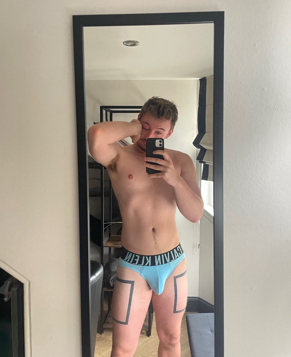 roewhy_'s tweet photo. good morning Edinburgh ☀️ https://t.co/9qglr79Cg2