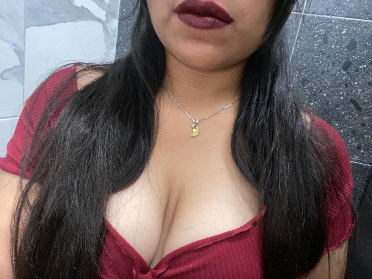 LynetteBZ98's tweet photo. Que te gusta mas mis labios o más abajo?? 😍😍 https://t.co/zzgcT2Y3Ri