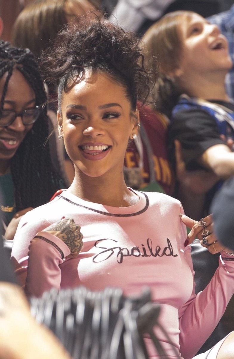 choquei's tweet photo. 🚨URGENTE: A$AP disse que a esposa Rihanna está em estúdio fazendo novas músicas: “Ela está arrasando”. https://t.co/NvJabDycyn