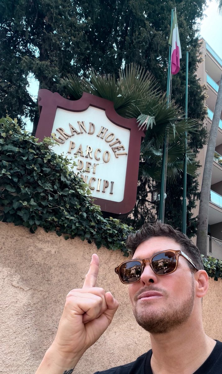 MichaelBuble's tweet photo. Arrivederci, Roma❤️ To our beautiful friends at Parco dei Principi, thank you for taking such incredible care of us and for always treating our family like your family. We love you guys and we’re so grateful. We leave Rome happy, in love, very full, completely exhausted and already missing it. Until next time Roma.
-
Arrivederci, Roma❤️ A nuestros queridos amigos del Parco dei Principi, gracias por cuidarnos tan maravillosamente y por tratar siempre a nuestra familia como si fuéramos de la suya. Los queremos mucho y les estamos muy agradecidos. Nos vamos de Roma felices, enamorados, muy llenos, completamente agotados y ya la extrañamos. Hasta la próxima, Roma.