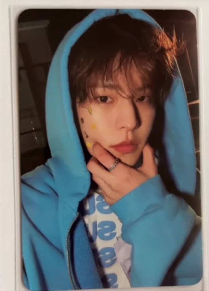 shoyoskz's tweet photo. this is probably one of the cutest seungmin photocard ever 😭 https://t.co/Sgqeu4D30n