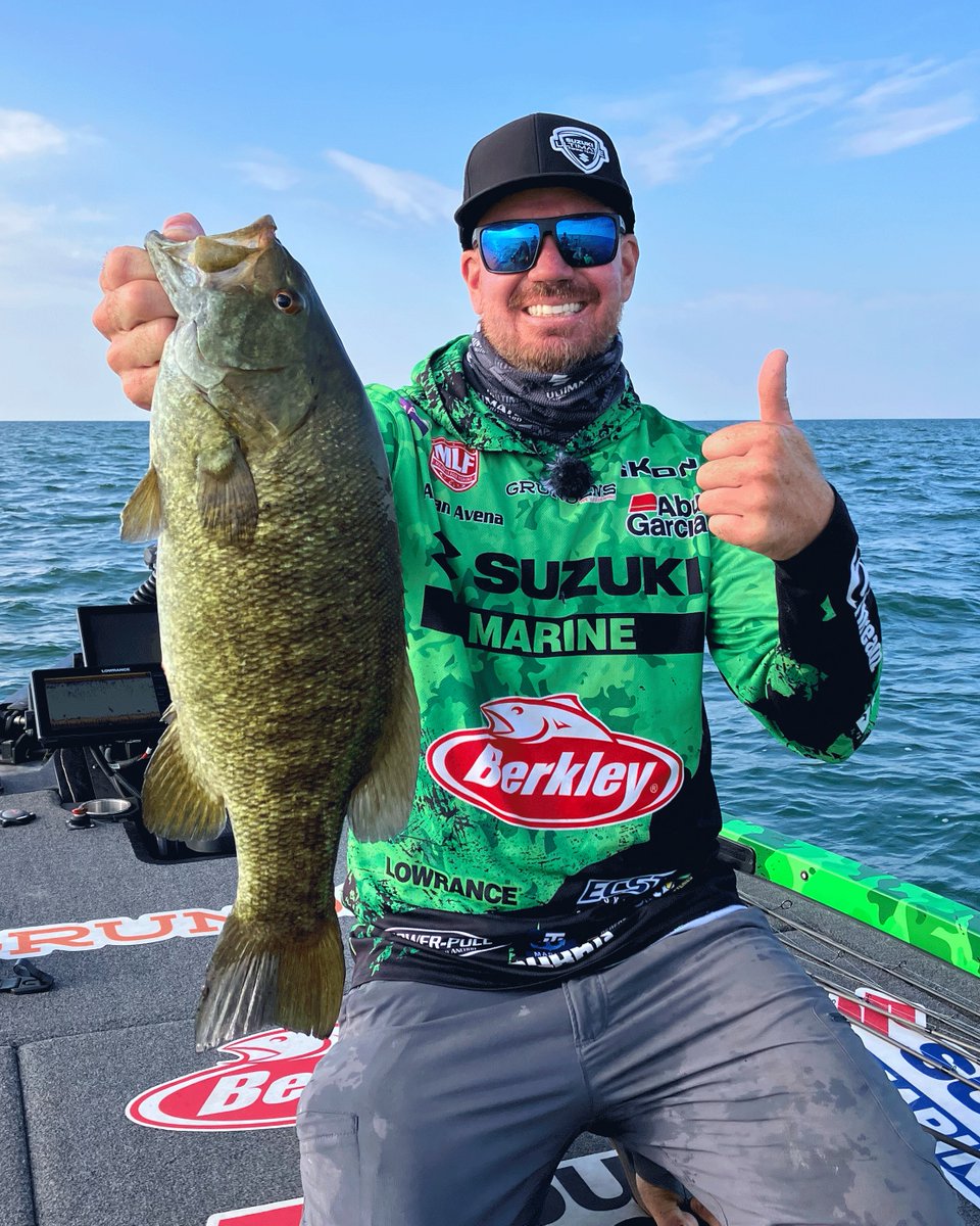 MajorLeagueFish's tweet photo. They sure grow 'em pretty on Lake Erie 😍

@SuzukiMarineUSA Stage 7 Presented by @bandwhitches. Sandusky, Ohio. Big largemouth. Big smallmouth. A whole lot of fun. Join us on the MLFNOW! livestream at https://t.co/CrsUrXWsQp.

#fishing #bassfishing #LakeErieFishing #majorleaguefishing #bassprotour