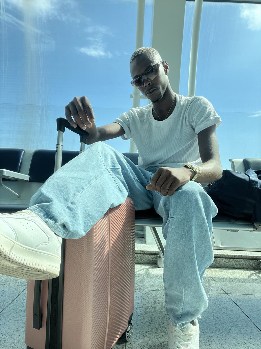 Euubn's tweet photo. Play nas Férias ✈️✨ https://t.co/CPHPbkDiJs