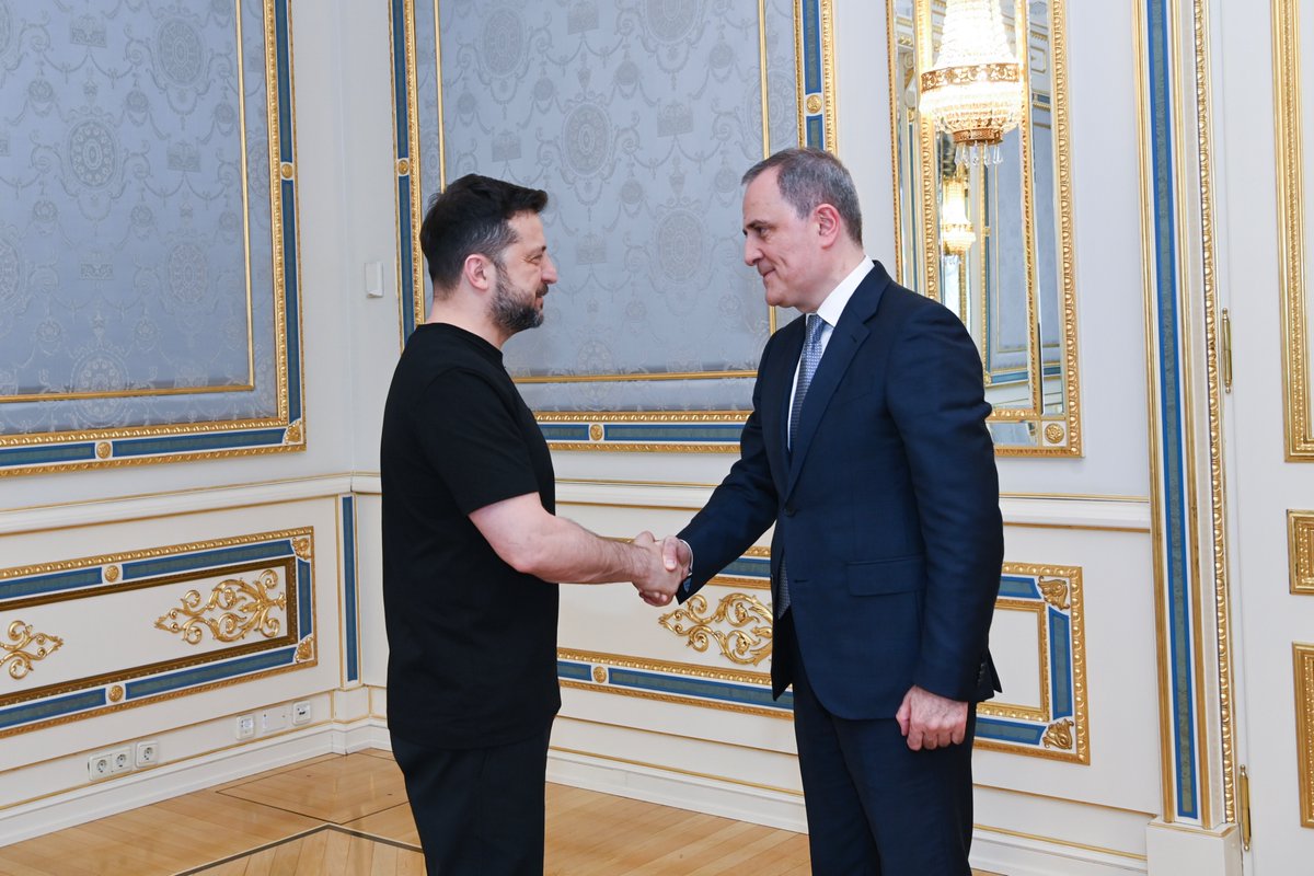 AzerbaijanMFA's tweet photo. The Minister of Foreign Affairs of the Republic of Azerbaijan @Bayramov_Jeyhun, during his official visit to Ukraine, was received by the President of Ukraine @ZelenskyyUa.
 
The sides discussed the current state and future prospects of the Azerbaijan-Ukraine Strategic Partnership.

The importance of further advancing the strategic partnership was emphasized, particularly as Azerbaijan and Ukraine prepare to mark the 35th anniversary of the establishment of diplomatic relations next year.
 
Minister Bayramov reaffirmed Azerbaijan’s consistent support for the sovereignty and territorial integrity of Ukraine within its internationally recognized borders.
 
President Zelenskyy expressed his gratitude to President Ilham Aliyev and the Government of Azerbaijan for the humanitarian assistance provided to Ukraine.