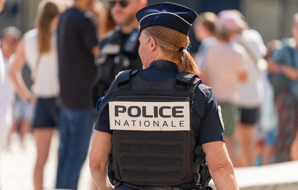 FlashInfos24's tweet photo. ⚖️ ALERTE | Une enfant de 3 ans est morte à Lyon.

 Sa mère, âgée de 35 ans, est mise en cause pour empoisonnement et administration de substance nuisible sur mineure. https://t.co/QzVQZ1OHIn