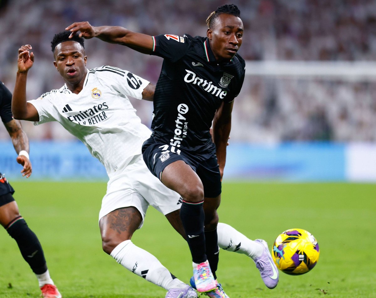 rocolega's tweet photo. @realmadrid Historia absolutamente LAMENTABLE

YD debutó en el fútbol profesional hace sólo año y medio EN EL BERNABEU. Y unos días antes estaba jugando en 3a Fed.
Esa temporada cualquiera que lo viera se dio cuenta que la iba a romper.

El momento era entonces, no 140 M€ después https://t.co/6iMeYGQU0N