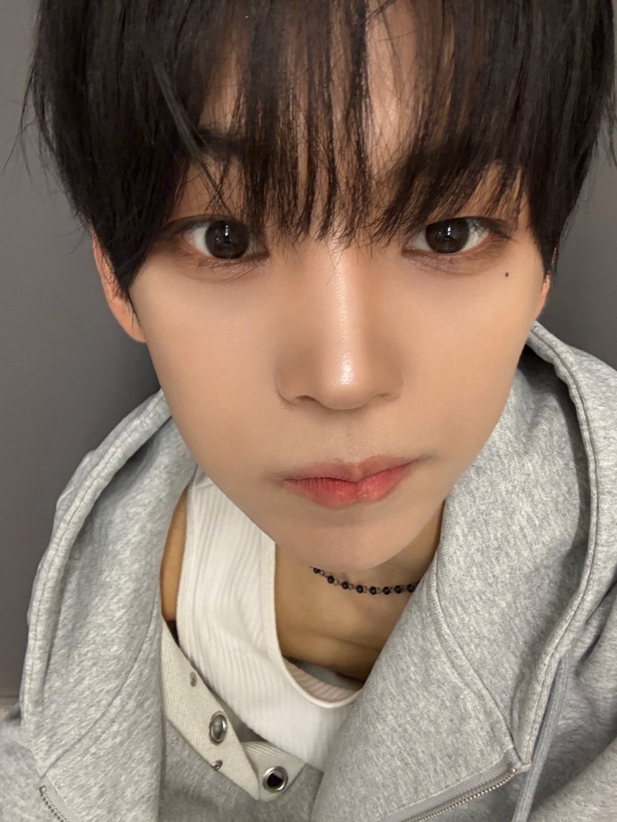 id1_feed's tweet photo. 📸 - 260806 I withfan

“Good night 💖” 

#idntt #아이덴티티
#KimDoHun #김도훈 https://t.co/UNRZqDvczQ