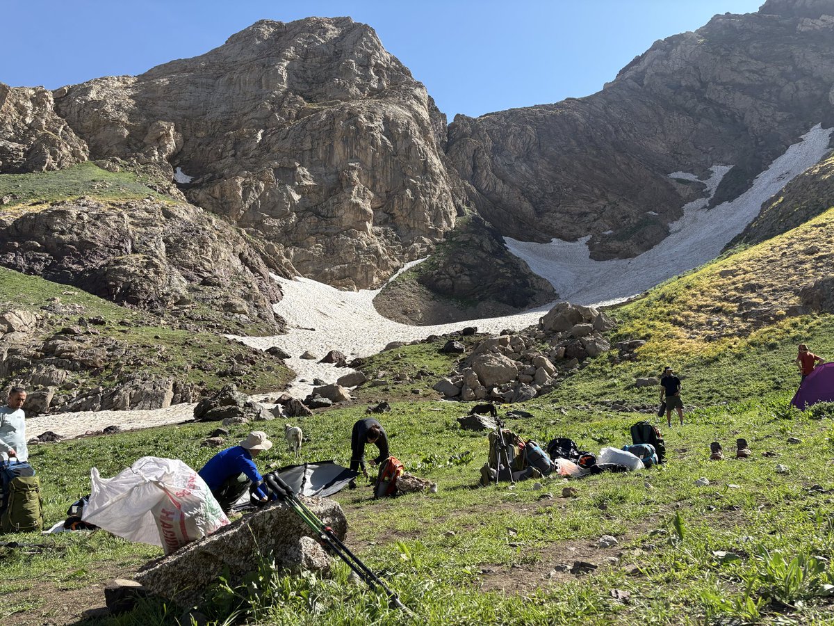 haciduran's tweet photo. Horgeldim yaylası Hakkari Cilo dağlarında kamp kurma hazırlıkları https://t.co/igV4H1QUjN