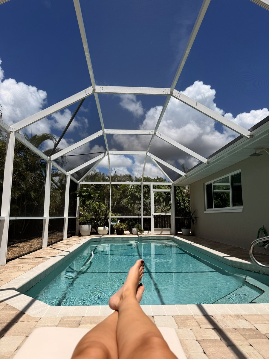 wobblymami's tweet photo. Posting from a different pool today https://t.co/vuu6bDU4RW