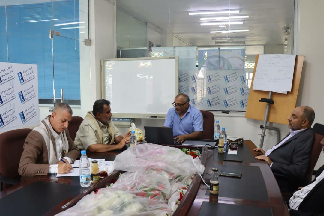 AlbaidaGov's tweet photo. مناقشة تعزيز مصادر مياه جديدة لمشروع مياه مدينة البيضاء
الخميس، 23 صفر 1448هـ الموافق 06 أغسطس 2026 
البيضاء - سبأ :
ناقش اجتماع بمحافظة البيضاء اليوم برئاسة المحافظ عبدالله ادريس، تعزيز مصادر مياه جديدة لمشروع مياه مدينة
الموقع الرسمي لمحافظة البيضاء
https://t.co/qpTc7QqGoZ https://t.co/1XNbzEqyon