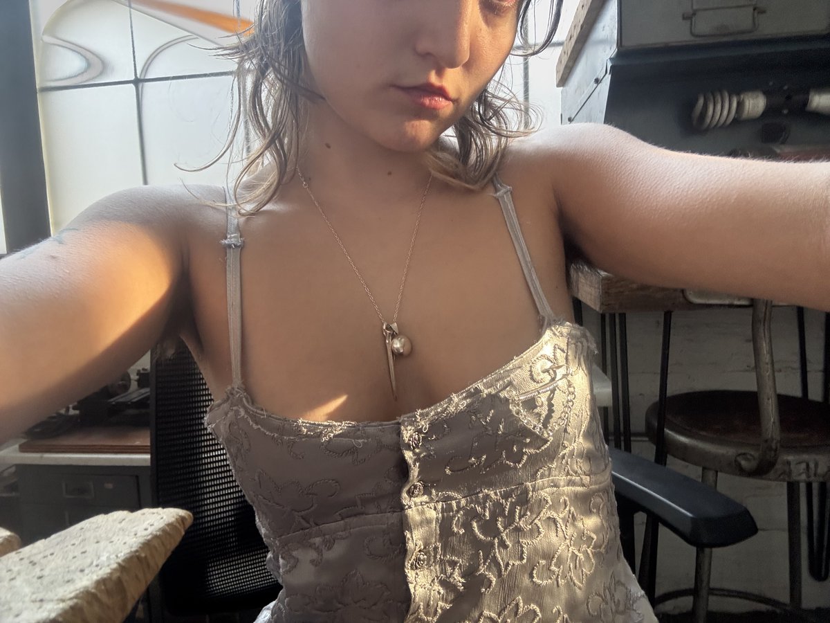 Ruby_Ruins's tweet photo. in the studio https://t.co/SC3T0tWzKK