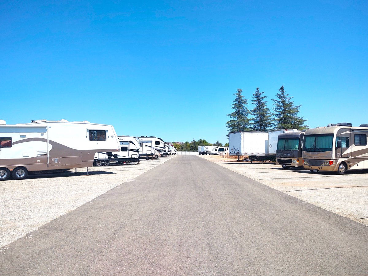 ArborRVStorage's tweet photo. Designed for Easy RV Parking.
One of the things our tenants appreciate most is the room to maneuver. Our wide paved drive lanes and spacious parking spaces make parking and retrieving your RV, trailer, or boat simple and stress-free.

#rvstorage #menifee #murrieta #boatstorage https://t.co/u1tlsejOJd