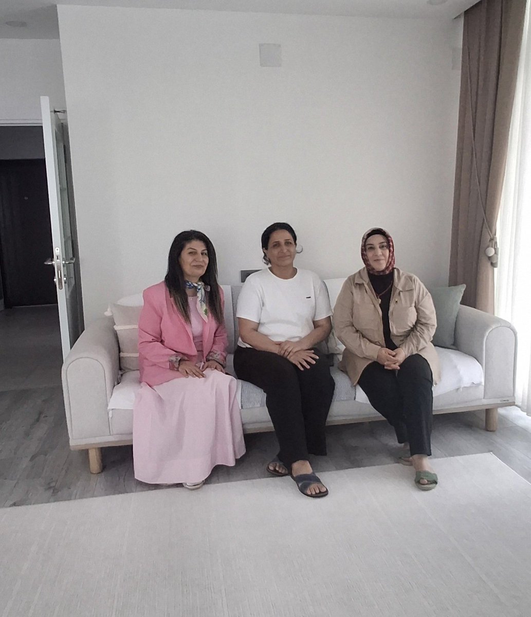 NevruzDoan2's tweet photo. 📍Huzurevleri 
Kıymetli Songül Hanım'ı evinde ziyaret ederek Cumhurbaşkanımızın selamlarını ilettik.Samimi sohbetinde talep ve önerilerini dinleyerek gönül köprülerimizi daha da güçlendirdik Misafirperverliği ve hoş sohbeti için kendisine çok teşekkür ediyorum. 
@avmustafaozkan https://t.co/lZvONRWJWz