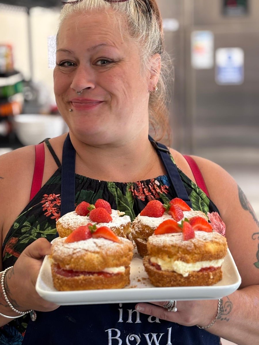 soul_chester's tweet photo. Afternoon tea for 7 was the brief for today’s empowering Soul in  a Bowl session
Dave’s Coronation Chicken Sandwiches, Pav‘s sausage rolls, Barry‘s Quiche, Nick’s Scotch Eggs, Donna’s Tuna vol-au-vents, Tommy’s Scones, Donna‘s Mini Victoria Sponges &amp; Mark‘s Raspberry Pavlovas. https://t.co/kImEvK7myS