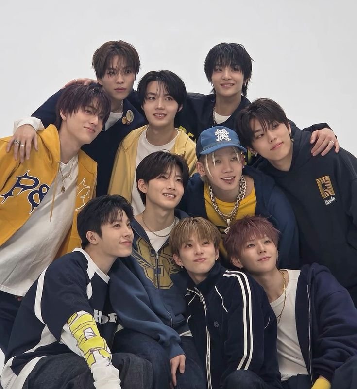 junkyuim3's tweet photo. Happy Anniversary yaaa, Treasure.
Perasaan dulu gue lihat maknae line masih pada kicik-kicik sekarang udah kepala dua semua. Nggak nyangka gue udah nemenin dari Junghwan masih SMP, Hajeongwoo baru puber, Doyoung lulus SMA, Japan line blum lancar bakor, https://t.co/XHg2yjRJSY