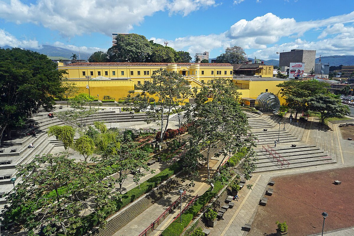 MelanyMora2605's tweet photo. La Plaza de la Democracia se llama así porque en 1889 la gente salió a las calles exigiendo que el presidente de turno aceptara los resultados electorales y no se aferrara al poder. Funcionó. Hoy nos toca a nosotros. Nos vemos a las 4 pm en el Plantón por la Democracia 🇨🇷 https://t.co/Zoh8S5zK1M
