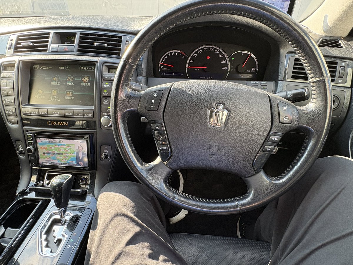DoguGOD's tweet photo. 納車待ちで車無い父親に貸してたゼロクラ返ってきた。
やっぱゼロクラええな。今時の車と比べたら装備もヘボいけどやっぱかっこいい。
ずっとヴェルファイア乗ってたから狭！とは思ってしまったが。

ヴェルも便利だから持っておきたいのは山々やけどさすがに普通車3台は維持がキツイので査定出す https://t.co/ByEbpimxEu
