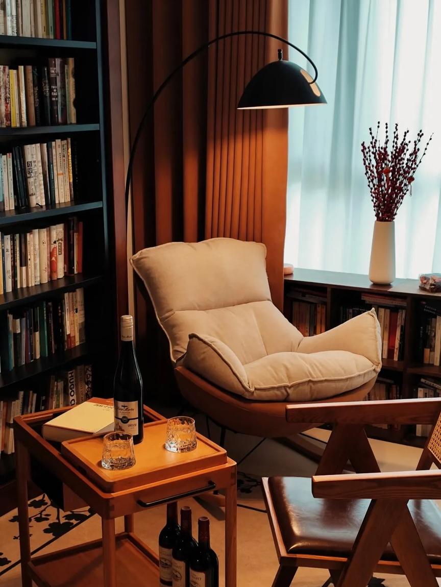 amomomomomo's tweet photo. Chilling with a warm coffee and a good book on a lazy Sunday – this is the vibe I need to recharge https://t.co/nxHXkGBhTy