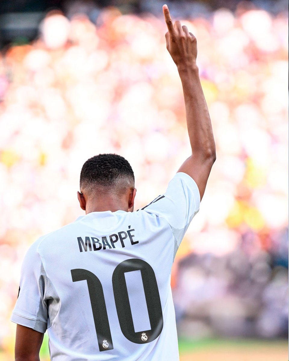 Kylian's tweet photo. Expected to play as the striker.

Expected to control the tempo in midfield.

Expected to track back and defend.

Expected to create, score, and lead.

Expected to carry the team every week.

The highest standards I’ve ever seen. https://t.co/qBKE1SU7Dk